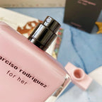 【ของแท้✓จัดส่งรวดเร็ว】 for Her EDP & Fleur Musc for Her 2ml/5ml/10ml น้ําหอมผู้หญิง สินค้าขายดี ขนาดทดลอง น้ำหอมพกพา ติดทนนาน